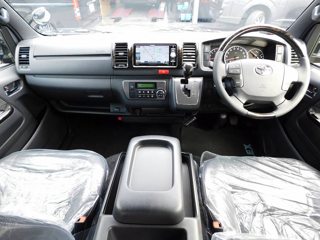 特別仕様車だけの特別な内装♪座面は高く運転もしやすいですよっ♪