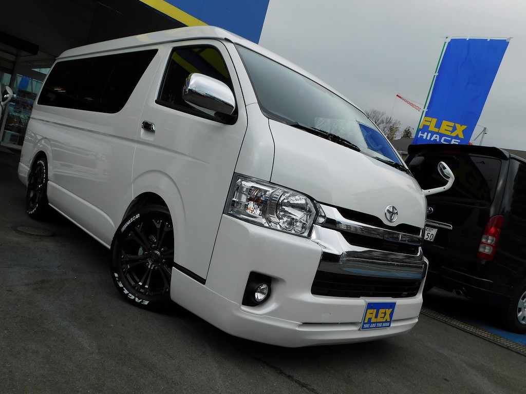 さぁこの車を手に入れてみませんかっ！！！トリプルモニター仕様は大人気の為、お早めに♪現車確認はいつでも大歓迎ですよっ♪
