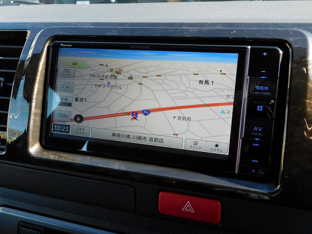 搭載されてるナビはカロッツェリア製♪人気のナビゲーションは車両価格に含まれてますので追加で頂くことは御座いませんよっ♪