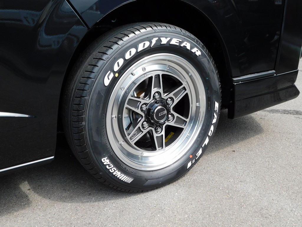 足元をキメるのはＳＳＲのＭＫ－６・１７インチを装着♪ネオクラシカルなデザインが旧車チックでカッコいいですねっ！！！