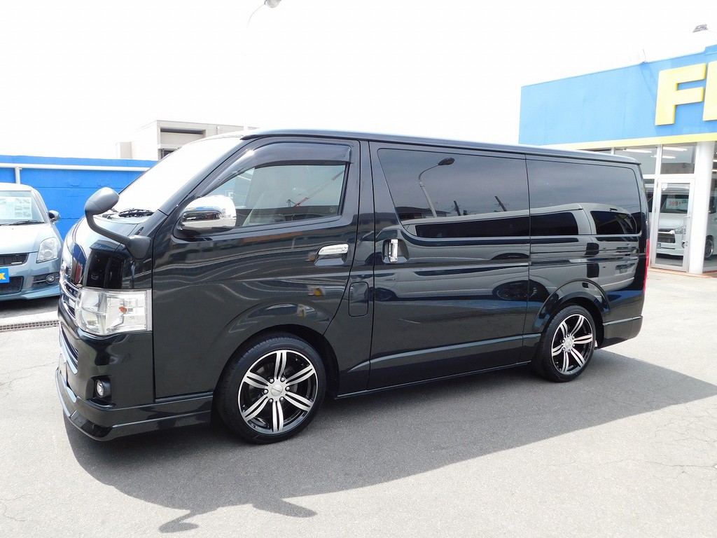 低い箱車はカッコいい！問答無用でカッコいい♪カスタムハイエースはやっぱりカッコいい♪