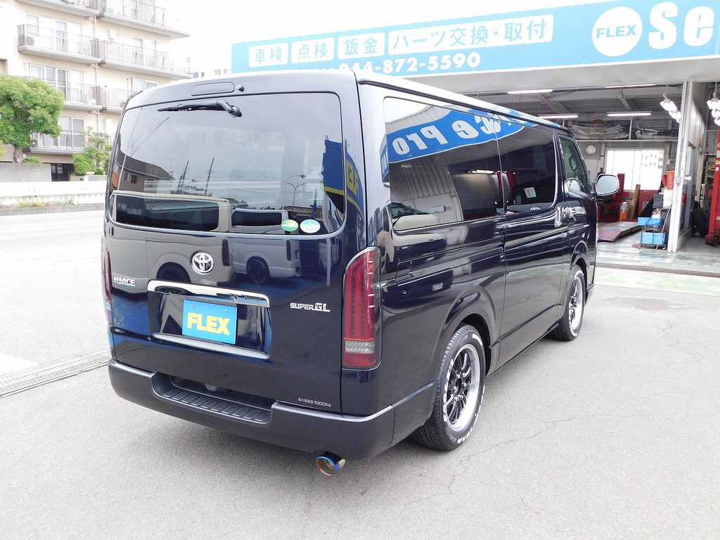これぞ箱車の後ろ姿♪テール・ハイマウントはもちろんＬＥＤに換装済みですよぉ♪