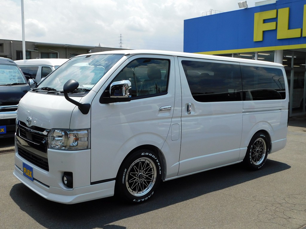 横から見てもカッコいい♪適度にローダウンされた箱車は問答無用でカッコいいですねっ♪