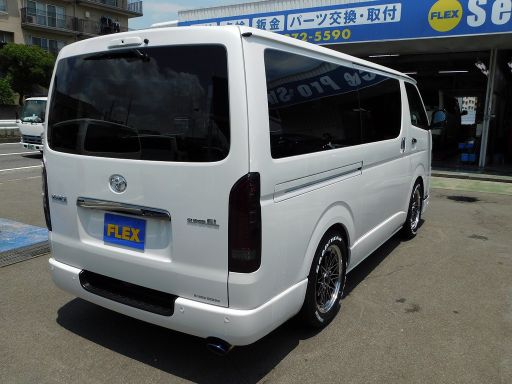 これぞ箱車の後ろ姿♪テールはもちろんＬＥＤに換装済み♪流れるウィンカータイプです♪