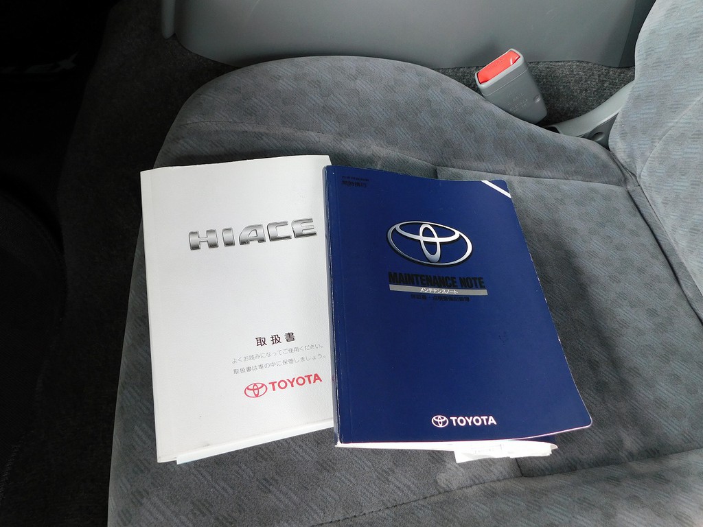 中古車には大切な取説・メンテナンスノートも揃っておりますよっ♪