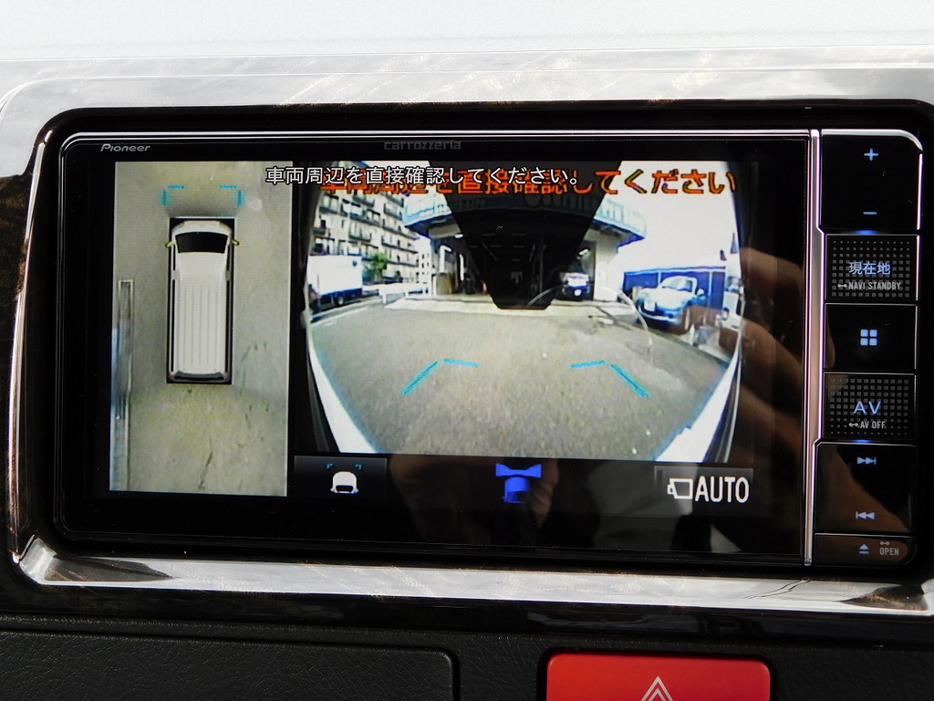 パノラミックビューモニターも付いておりますので駐車も楽々！！！フロント・サイドもカメラで確認可能です♪