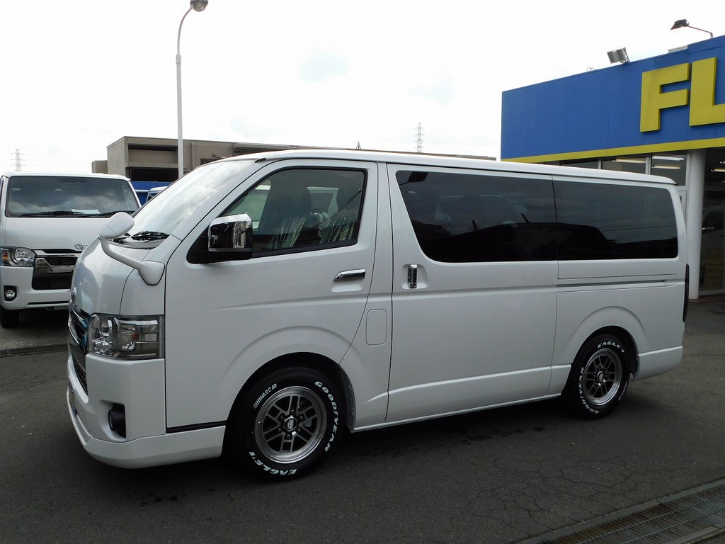 シンプルながらローダウンされた箱車はやっぱりカッコいいですねっ♪