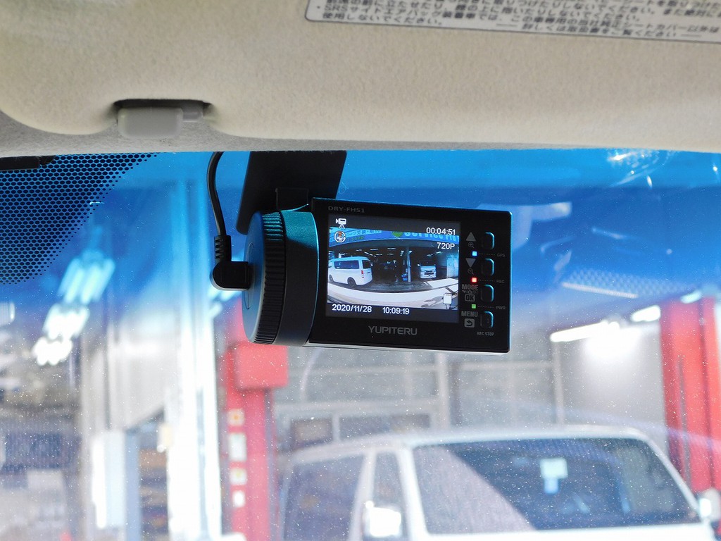 今どき当たり前の装備になっておりますドライブレコーダーも搭載済み♪万が一の時には頼りになりますよっ♪