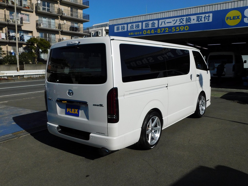 スタイリッシュな後ろ姿♪テールはフレックスオリジナルＬＥＤテールでウィンカーはシーケンシャル仕様です♪