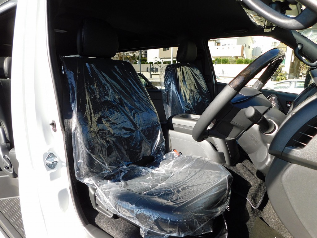 特別仕様車専用のハーフレザーシートは高級感もあり通常のスーパーＧＬとは違いますねっ♪