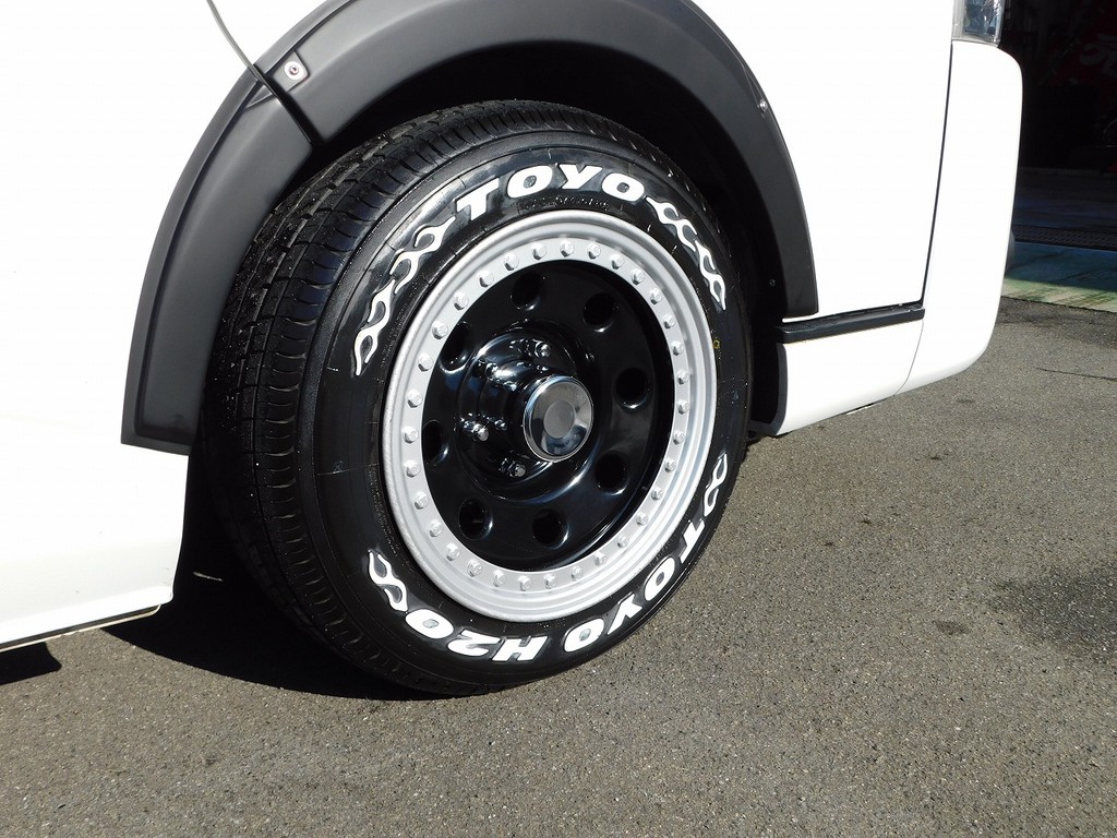 武骨なホイールとＴＯＹＯタイヤＨ２０の組み合わせがカッコいい♪