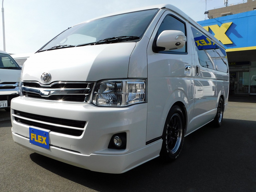 ３型と言ったらこの２段ヘッドランプですねっ♪このヘッドライトが良いって方が多いんです♪フロントリップも装着されており迫力もありますよぉ♪