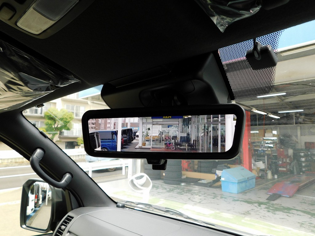 ６型からオプション設定のデジタルインナーミラー装着車！荷物満載でも後方確認もしっかり出来る優れものですよっ♪