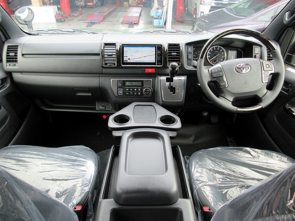 特別仕様車専用の高級感ある室内！座面も高く見晴らしもグッドです♪