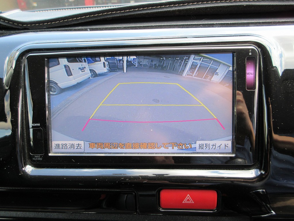 バックカメラも付いてますので駐車時の後方確認も安心ですよっ！！！