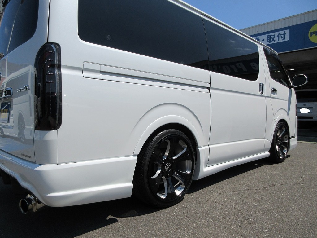 ワンメーカーで揃えたフルエアロ車だけが出せるこの美しいライン♪
