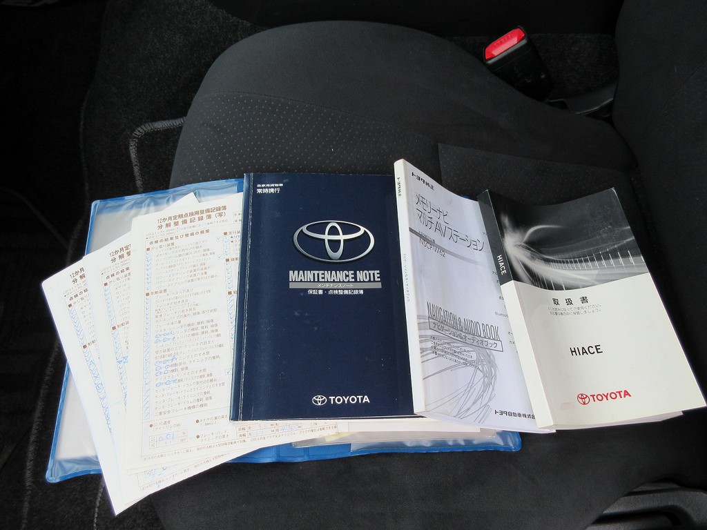 取説・保証書・ナビ取説・記録簿揃ってます♪中古車ですと欠品が多いのですがちゃんとありますよっ♪