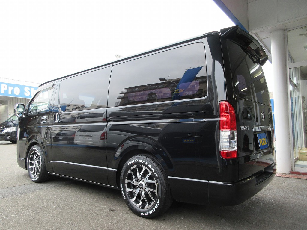 ローダウンされた箱車は問答無用でカッコいい！今にも走り出しそうです♪