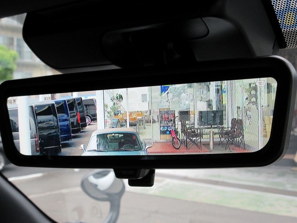 こちらも現行型からオプション設定のデジタルインナーミラー♪荷物満載でもしっかり後方確認が出来ます！！！