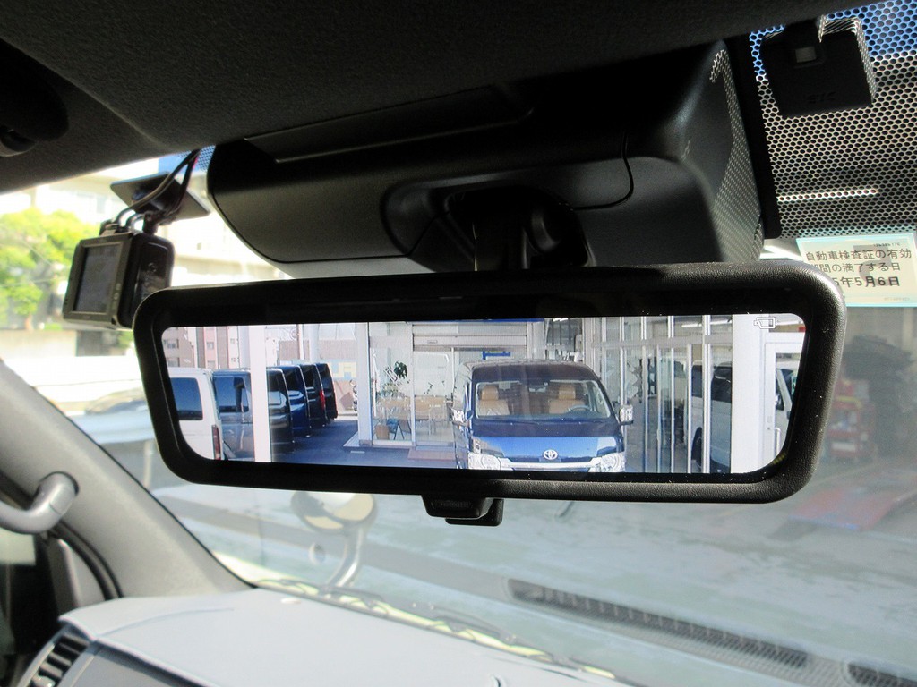 デジタルインナーミラーも完備されております！荷物満載でもしっかり後方確認が出来ます♪