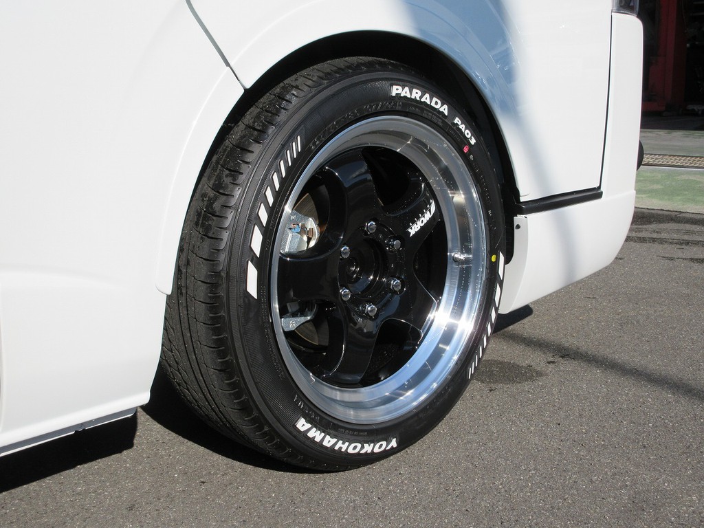 足元をキメるのはＷＯＲＫ１８インチアルミホイールを装着！！！タイヤはヨコハマパラダのホワイトレター！！！