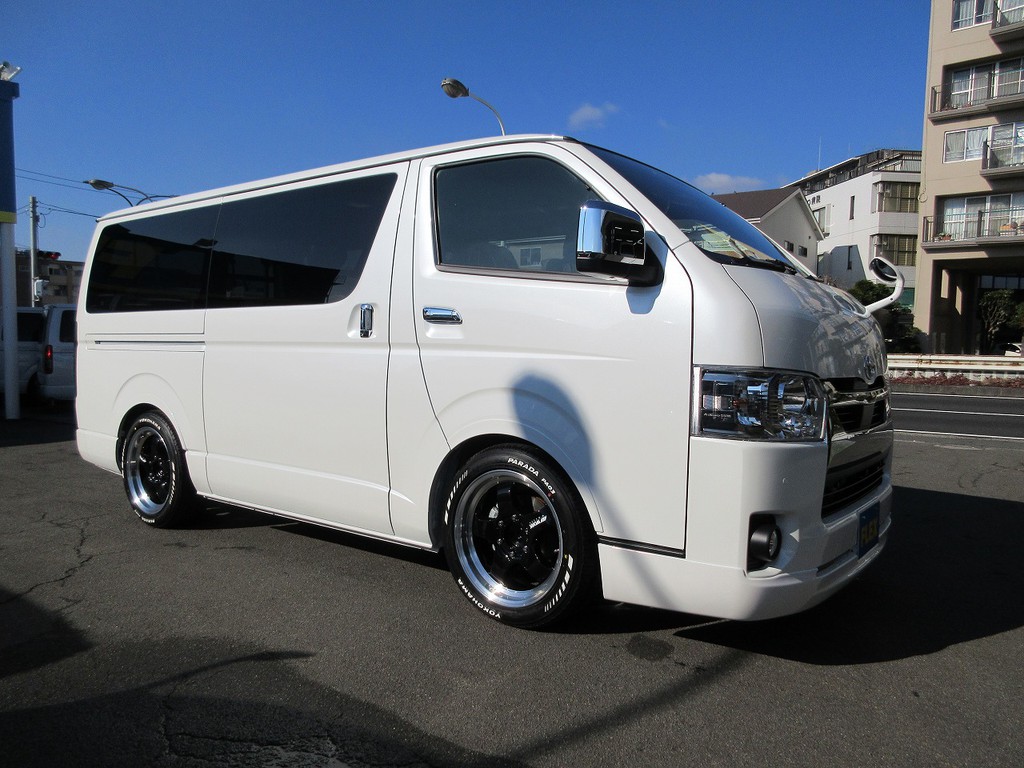横から見てもキマってます♪ローダウンされた箱車は問答無用でカッコいいですねっ♪