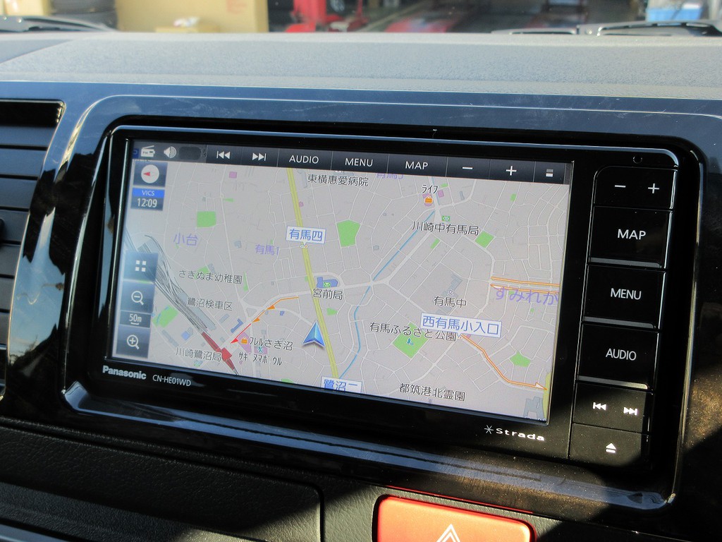 ナビも最初から装備済み♪もちろん車両価格に含まれてますので追加費用はいただきません♪