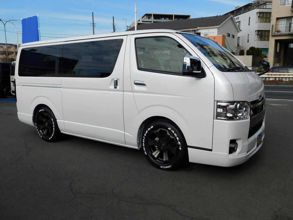 横から見てもスタイリッシュ♪ローダウンされた箱車は問答無用でカッコいい♪