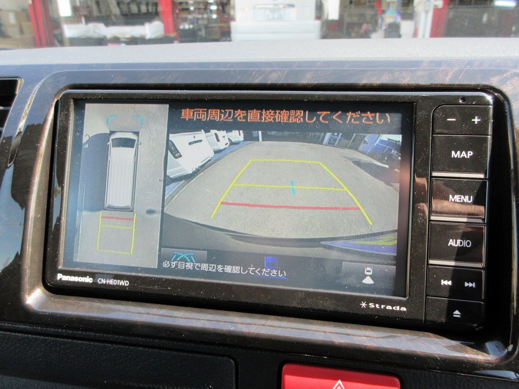 メーカーオプションのパノラミックビューモニター！！！駐車時の安心感が違います♪