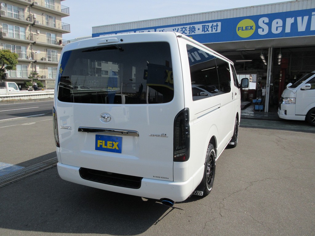 スタイリッシュな後ろ姿♪テールはもちろんＬＥＤに換装済み！ウィンカーは流れるシーケンシャル♪