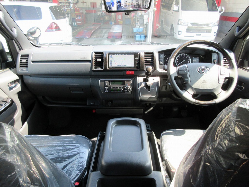 ダークプライムⅡ専用の室内は高級感があります！座面も高く運転もしやすいです！