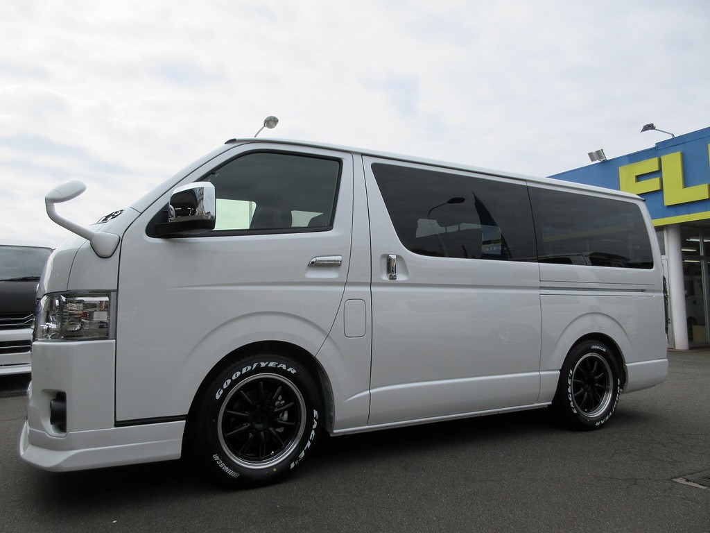 ローダウンされた箱車は問答無用でカッコいい♪適度なローダウンで日常使いでもそんなに気を使わなくても走れますよっ♪
