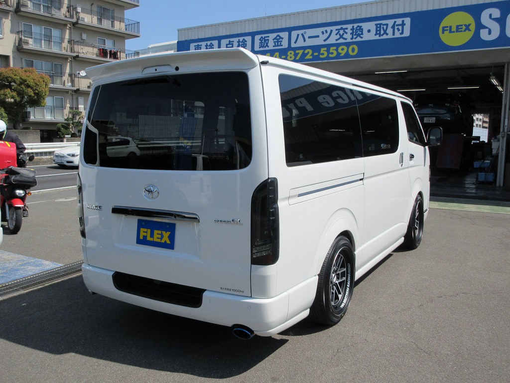 スタイリッシュな後ろ姿♪もちろんテールはＬＥＤに換装済み♪４１５コブラのＢｙ２リヤスポイラーも装着済みですよっ♪