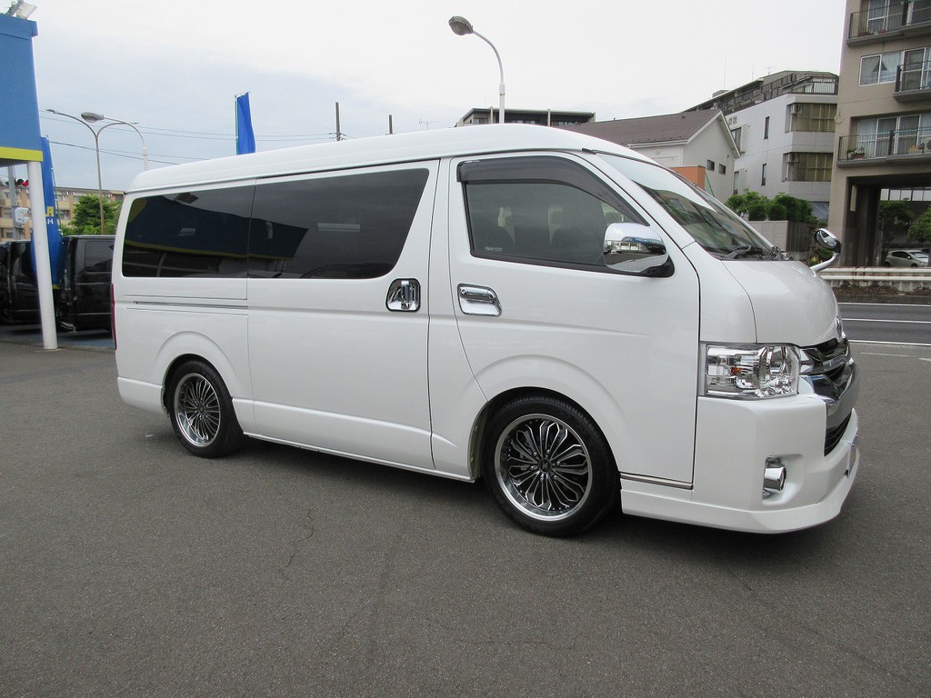 迫力のこの姿！ローダウンされて箱車の帝王に相応しいカッコ良さ♪