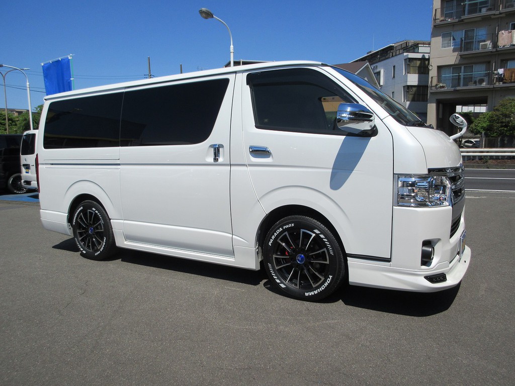横から見てもキマってます！カスタムされた箱車は問答無用でカッコいい♪