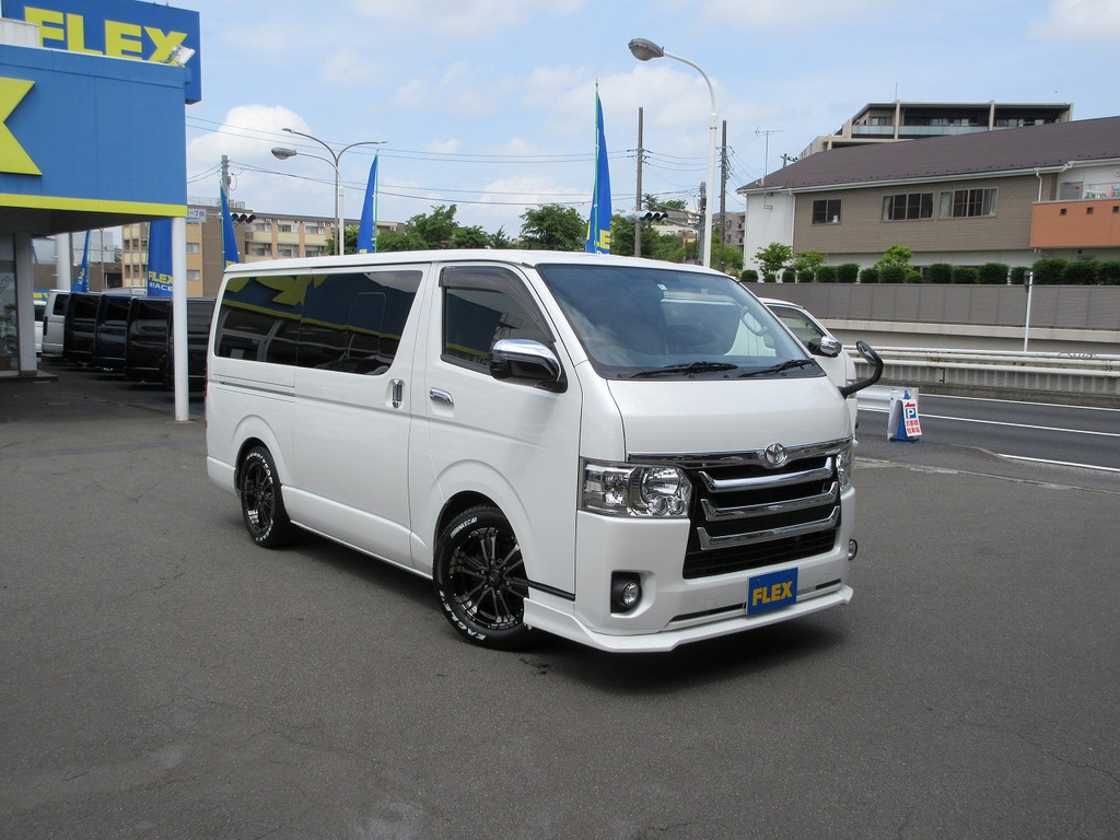 個性的なカスタムハイエースをお探しなら必見の一台ですよっ♪