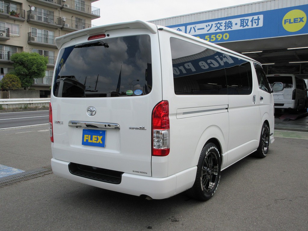 これぞ箱車の後ろ姿♪トヨタ純正のリヤスポがスタイリッシュでカッコいいですねっ！