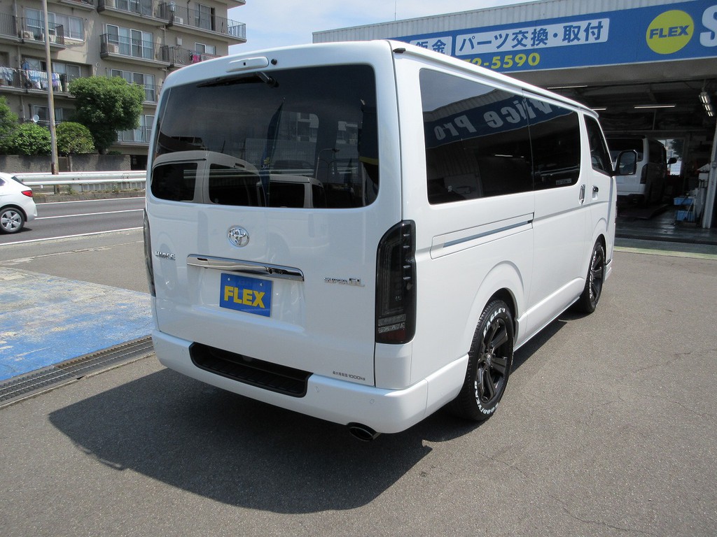 スタイリッシュな後ろ姿♪もちろんテールはＬＥＤに換装済み♪ウィンカーが流れるシーケンシャルタイプ♪