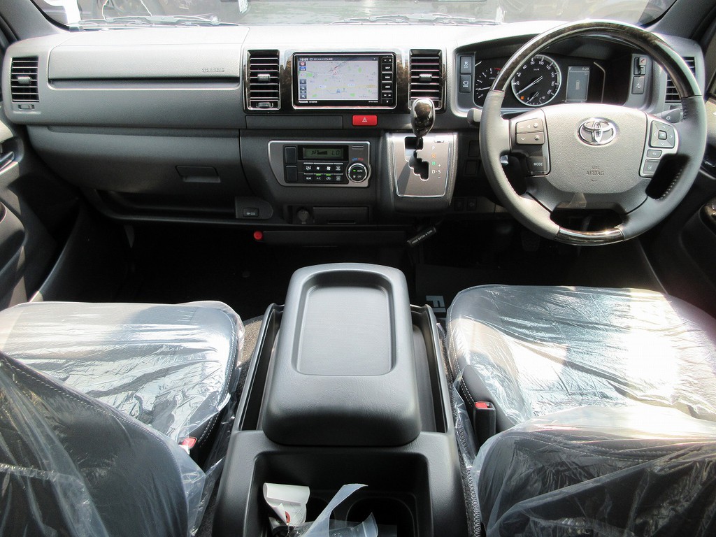 ダークプライムⅡ専用の高級感のある室内♪座面も高く見晴らしもグッドですよっ♪