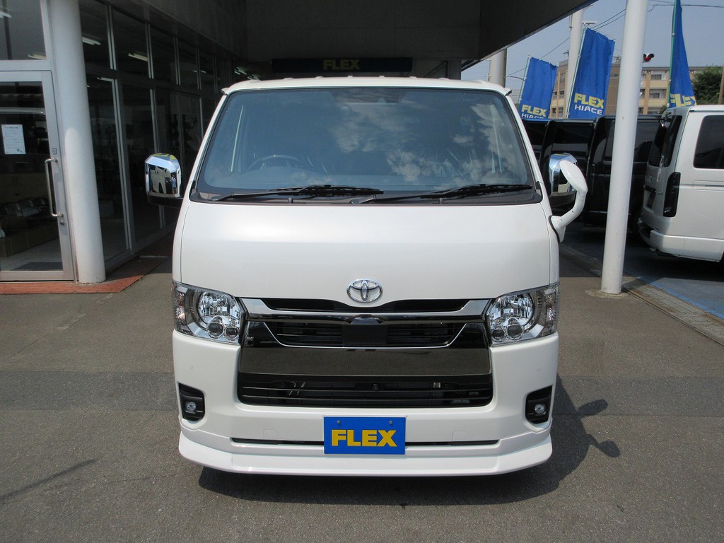 スタイリッシュなフロントフェイス♪ガッツミラーは同色塗装済みでイメージが変わりますねっ♪