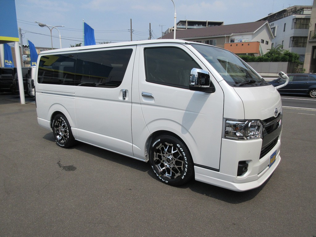 横から見てもキマってますねっ♪ローダウンされた箱車は問答無用でカッコいい♪