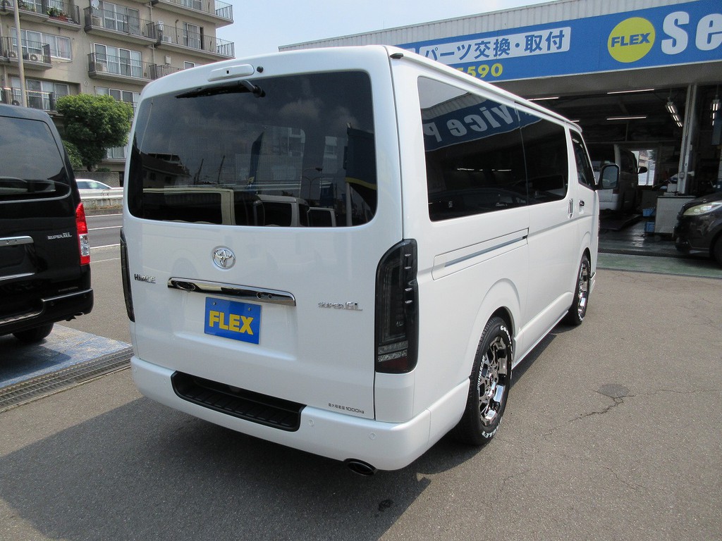 スタイリッシュな後ろ姿♪テールはもちろんＬＥＤに換装済み♪ウィンカーが流れるシーケンシャルタイプ！！！