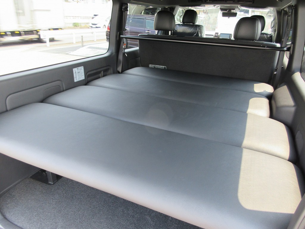 大人がしっかり足を伸ばして寝れてしまうベッドキット！休憩時には本当に楽です♪