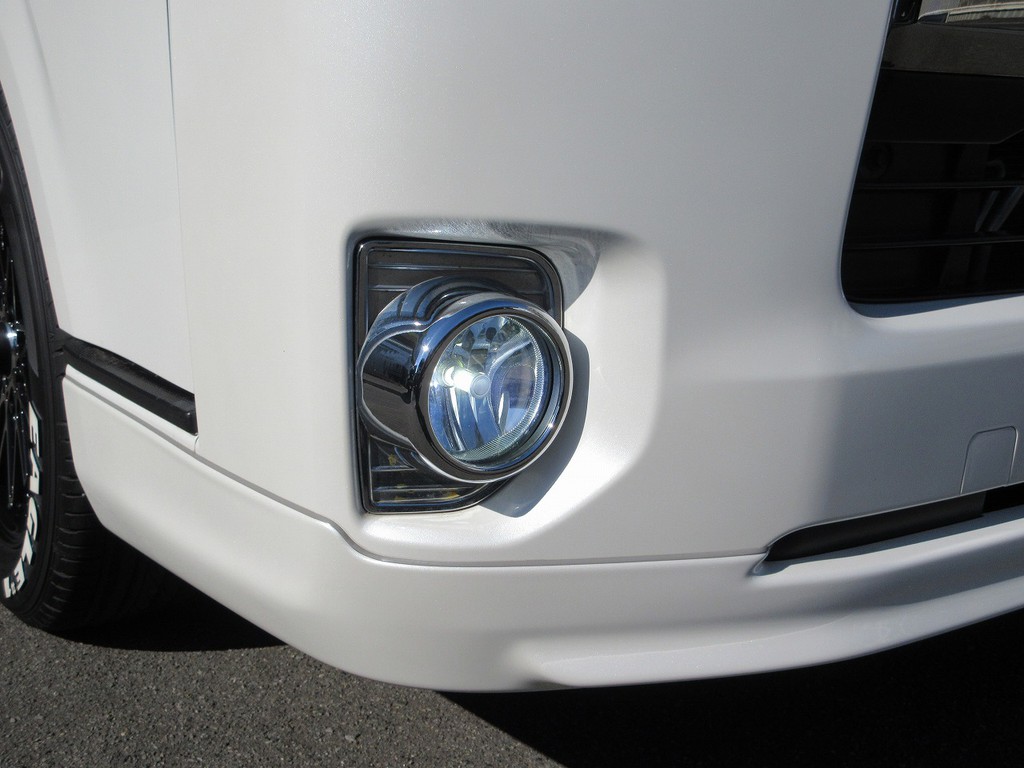 フォグランプ周りはメッキカスタム！バルブはＬＥＤに換装済みです！