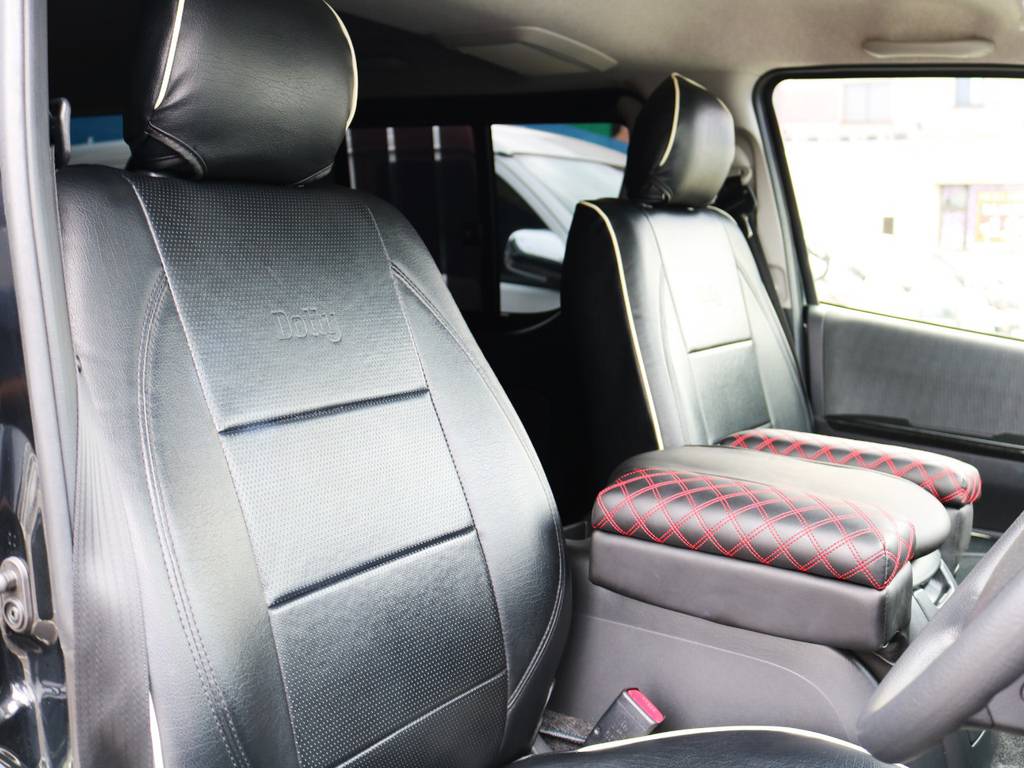 運転席シート、黒革調シートカバー付き！