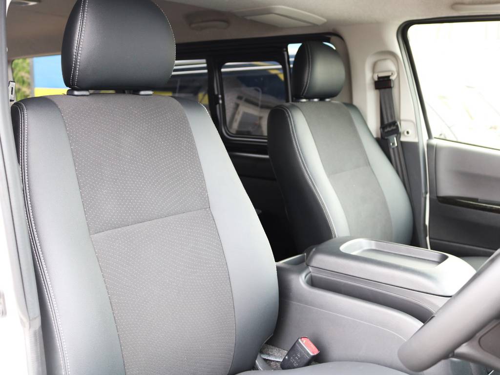運転席シート、特別仕様車専用ハーフレザーシート！