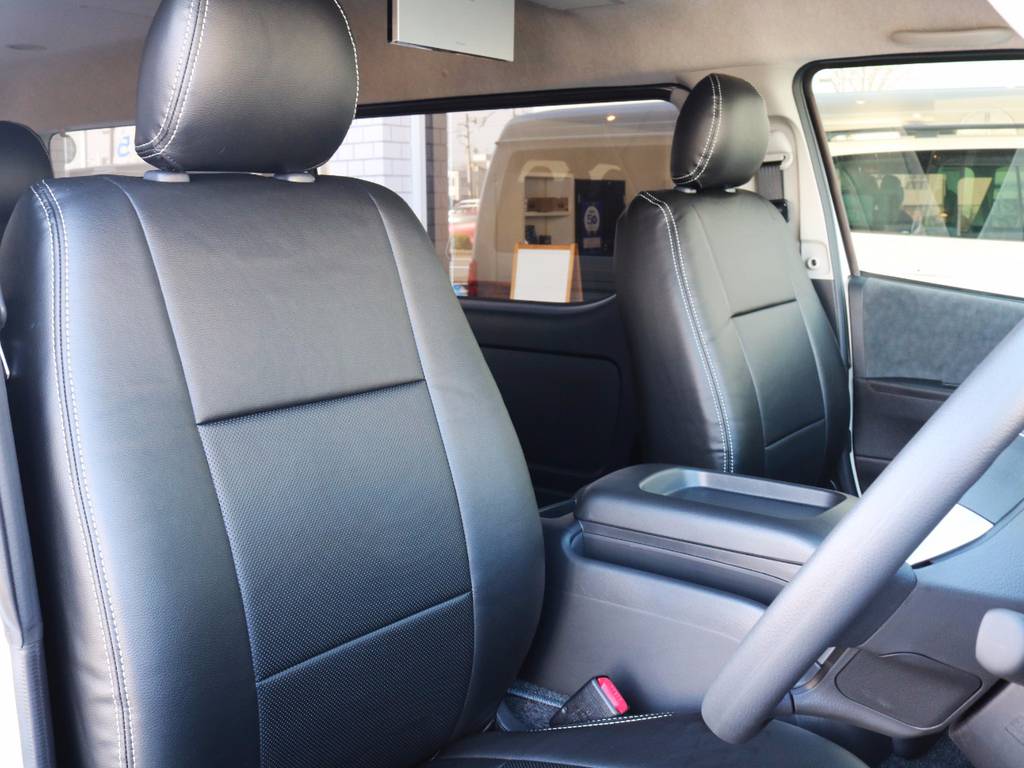 運転席シート、黒革調シートカバー付き！