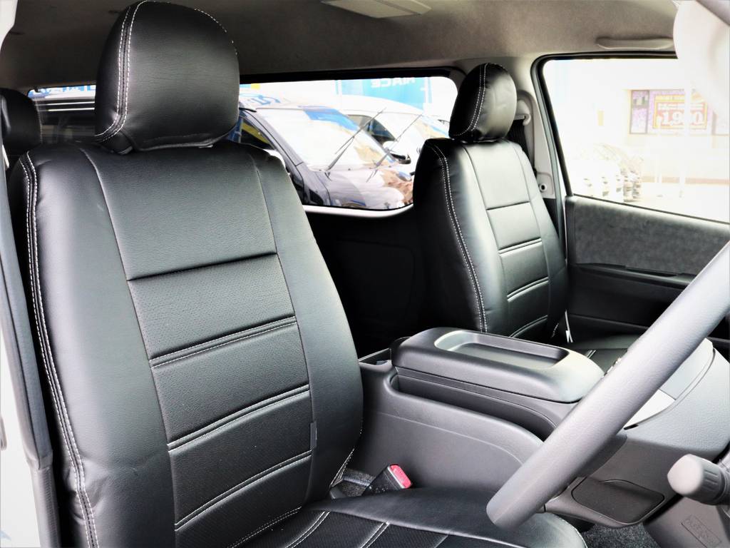 運転席シート、黒革調シートカバー付き！