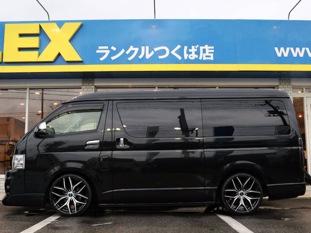 ローダウン施工済み！見た目もバッチリ決まっております！