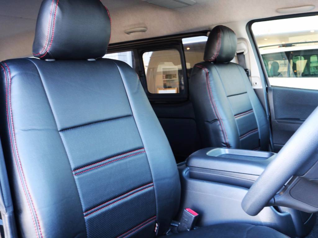 運転席シート、黒革調シートカバー付き！